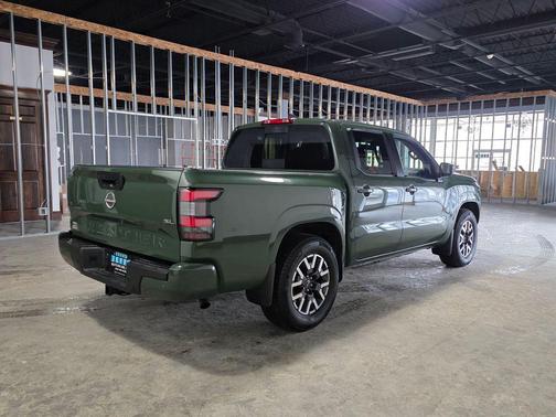 2024 Nissan Frontier SL