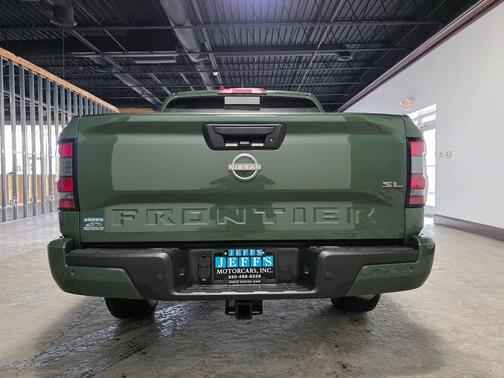 2024 Nissan Frontier SL