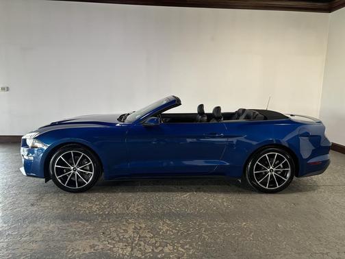2022 Ford Mustang EcoBoost