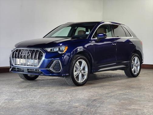 2022 Audi Q3 45 S line Premium