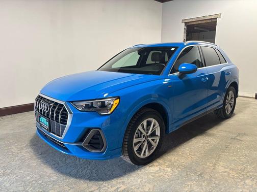 2022 Audi Q3 45 S line Premium