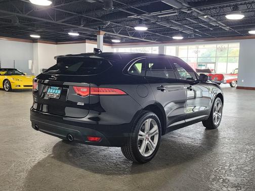 2017 Jaguar F-PACE 35t R-Sport