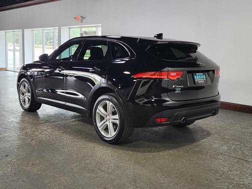 2017 Jaguar F-PACE 35t R-Sport