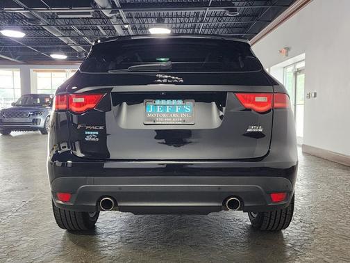 2017 Jaguar F-PACE 35t R-Sport