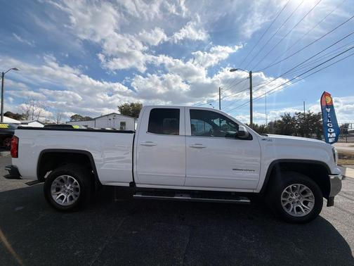 White 2018 GMC Sierra 1500 SLE