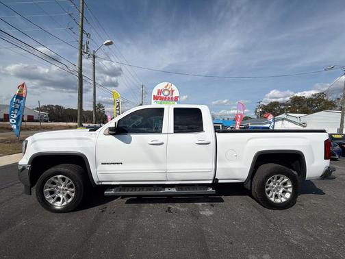 White 2018 GMC Sierra 1500 SLE