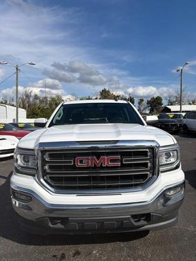 White 2018 GMC Sierra 1500 SLE