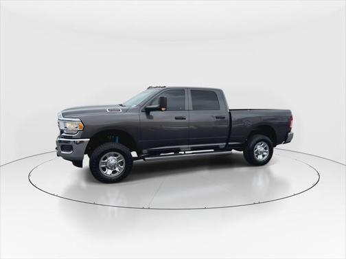 2022 RAM 2500 Tradesman Crew Cab 4x4 6'4' Box