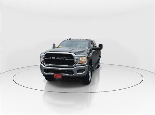 2022 RAM 2500 Tradesman Crew Cab 4x4 6'4' Box