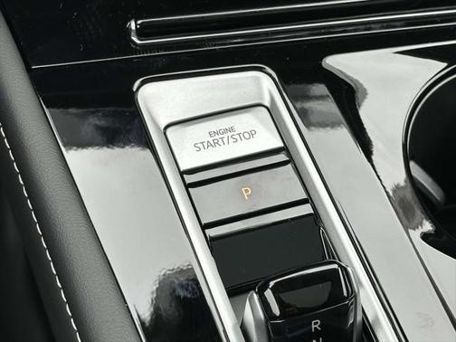 2025 Volkswagen Atlas 2.0T SE w/Technology 4MOTION
