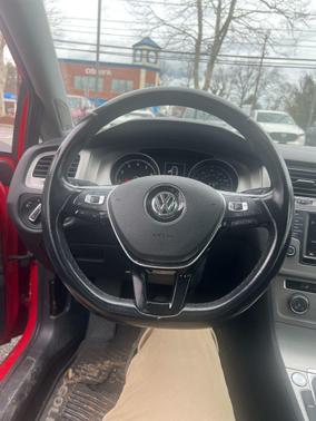 2016 Volkswagen Golf SportWagen TSI SE 4-Door