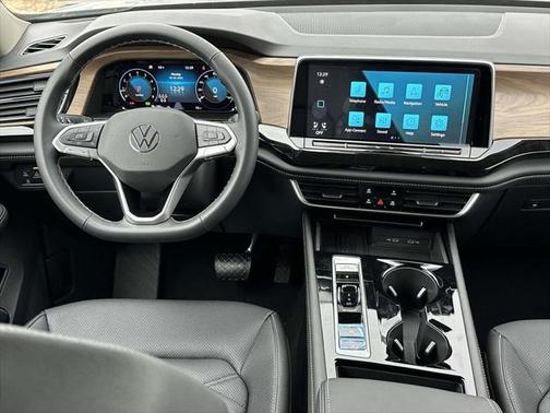 2025 Volkswagen Atlas 2.0T SE w/Technology 4MOTION