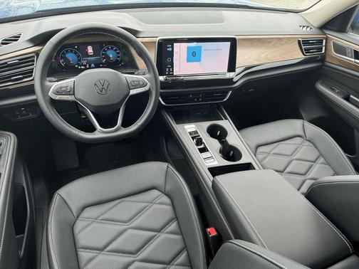 2025 Volkswagen Atlas 2.0T SE