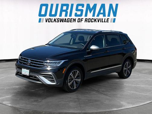 Deep Black 2024 Volkswagen Tiguan 2.0T Wolfsburg Edition
