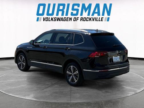 Deep Black 2024 Volkswagen Tiguan 2.0T Wolfsburg Edition