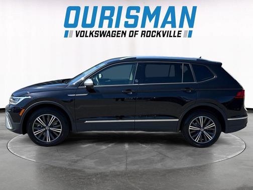Deep Black 2024 Volkswagen Tiguan 2.0T Wolfsburg Edition
