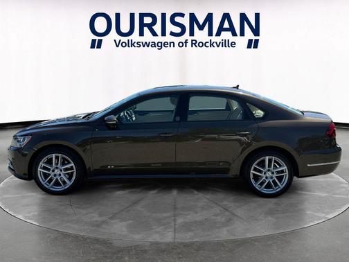 Pure White 2019 Volkswagen Passat 2.0T Wolfsburg Edition