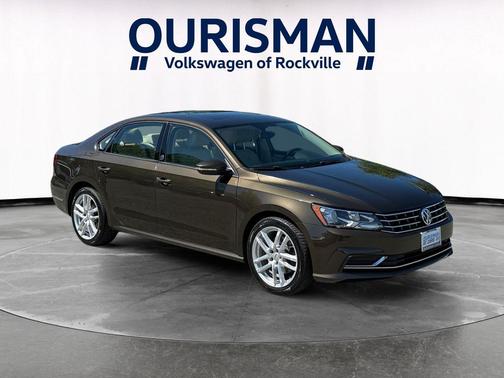 Pure White 2019 Volkswagen Passat 2.0T Wolfsburg Edition