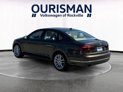 Pure White 2019 Volkswagen Passat 2.0T Wolfsburg Edition