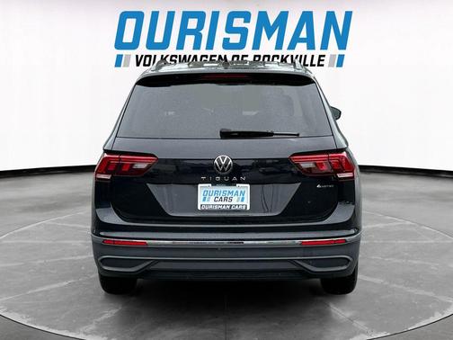 Deep Black Pearl 2023 Volkswagen Tiguan 2.0T S 4MOTION