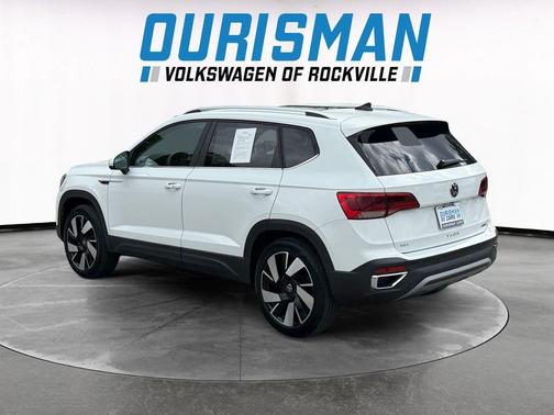 Pure White 2024 Volkswagen Taos 1.5T SEL