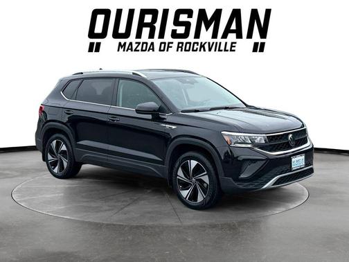 Deep Black Pearl 2024 Volkswagen Taos 1.5T SE