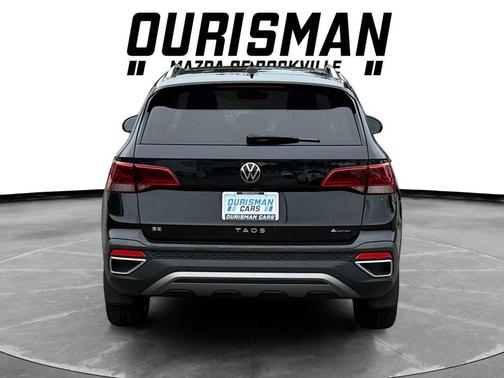 Deep Black Pearl 2024 Volkswagen Taos 1.5T SE