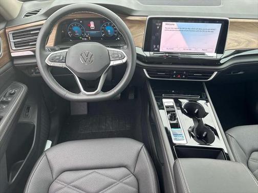 2025 Volkswagen Atlas 2.0T SE w/Technology 4MOTION