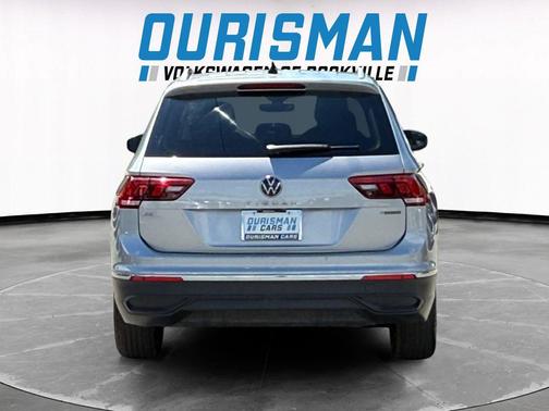 Silver Metallic 2022 Volkswagen Tiguan 2.0T SE 4MOTION