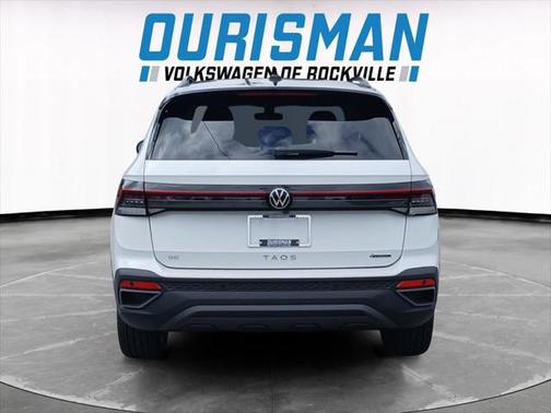 2025 Volkswagen Taos 1.5T SE Black