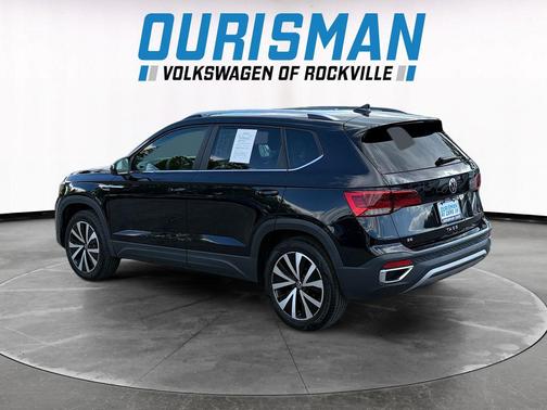Pyrite Silver Metallic 2024 Volkswagen Taos 1.5T SE