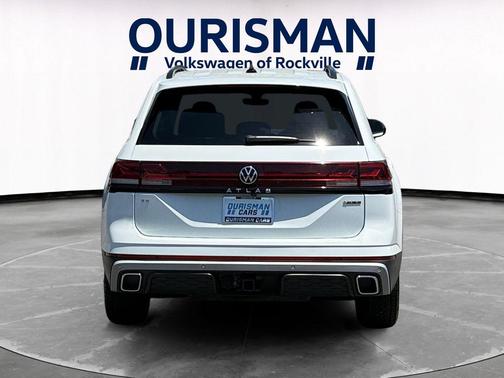 Pure White 2025 Volkswagen Atlas 2.0T Peak Edition