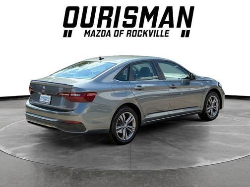 Platinum Gray Metallic 2023 Volkswagen Jetta 1.5T SE