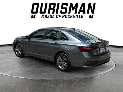 Platinum Gray Metallic 2023 Volkswagen Jetta 1.5T SE