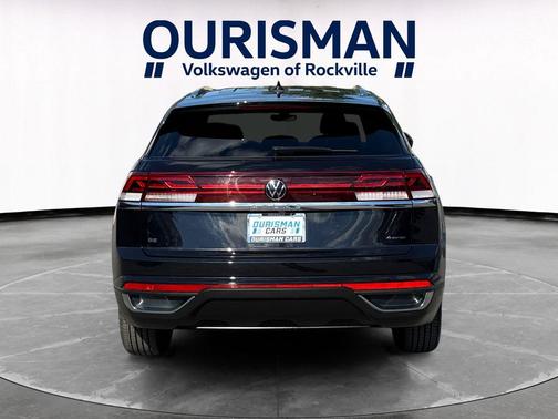 Deep Black 2024 Volkswagen Atlas Cross Sport 2.0T SE
