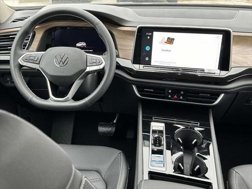 2025 Volkswagen Atlas 2.0T SE w/Technology 4MOTION