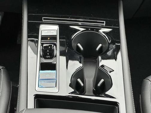 2025 Volkswagen Atlas 2.0T SE w/Technology 4MOTION