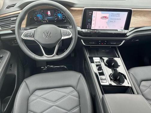 2025 Volkswagen Atlas 2.0T SE w/Technology 4MOTION