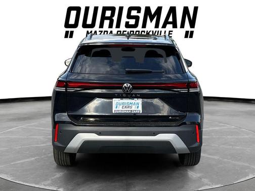 deep black pearl 2026 Volkswagen Tiguan 2.0T S 4MOTION