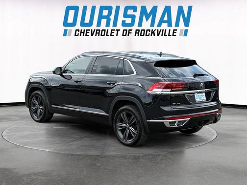 Deep Black 2022 Volkswagen Atlas Cross Sport 3.6L V6 SEL R-Line