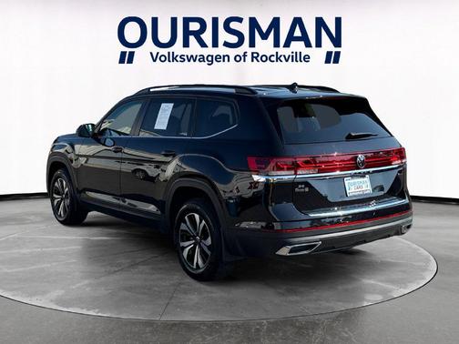 Deep Black Pearl 2024 Volkswagen Atlas 2.0T SE