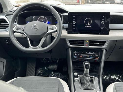 2025 Volkswagen Taos 1.5T SE