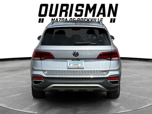 Silver Metallic 2023 Volkswagen Taos 1.5T SE