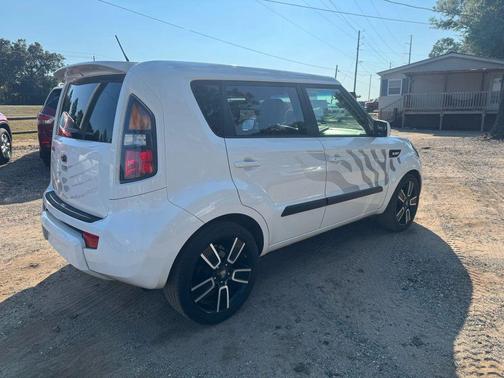 2011 Kia Soul +