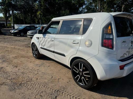2011 Kia Soul +