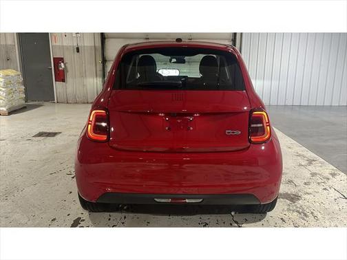 2024 FIAT 500e INSPI(RED) FWD