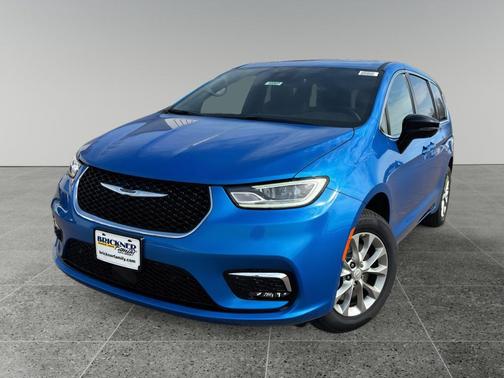 Hydro Blue Pearlcoat 2026 Chrysler Pacifica Limited