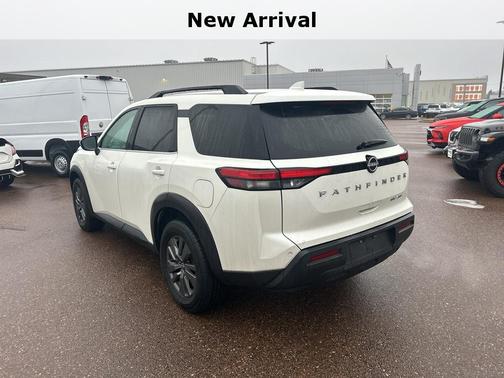 2024 Nissan Pathfinder SV 4WD