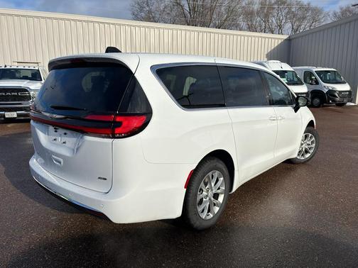 2026 Chrysler Pacifica L