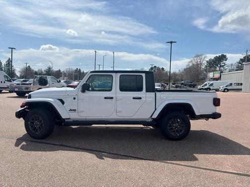 Bright White Clearcoat 2026 Jeep Gladiator Sport S